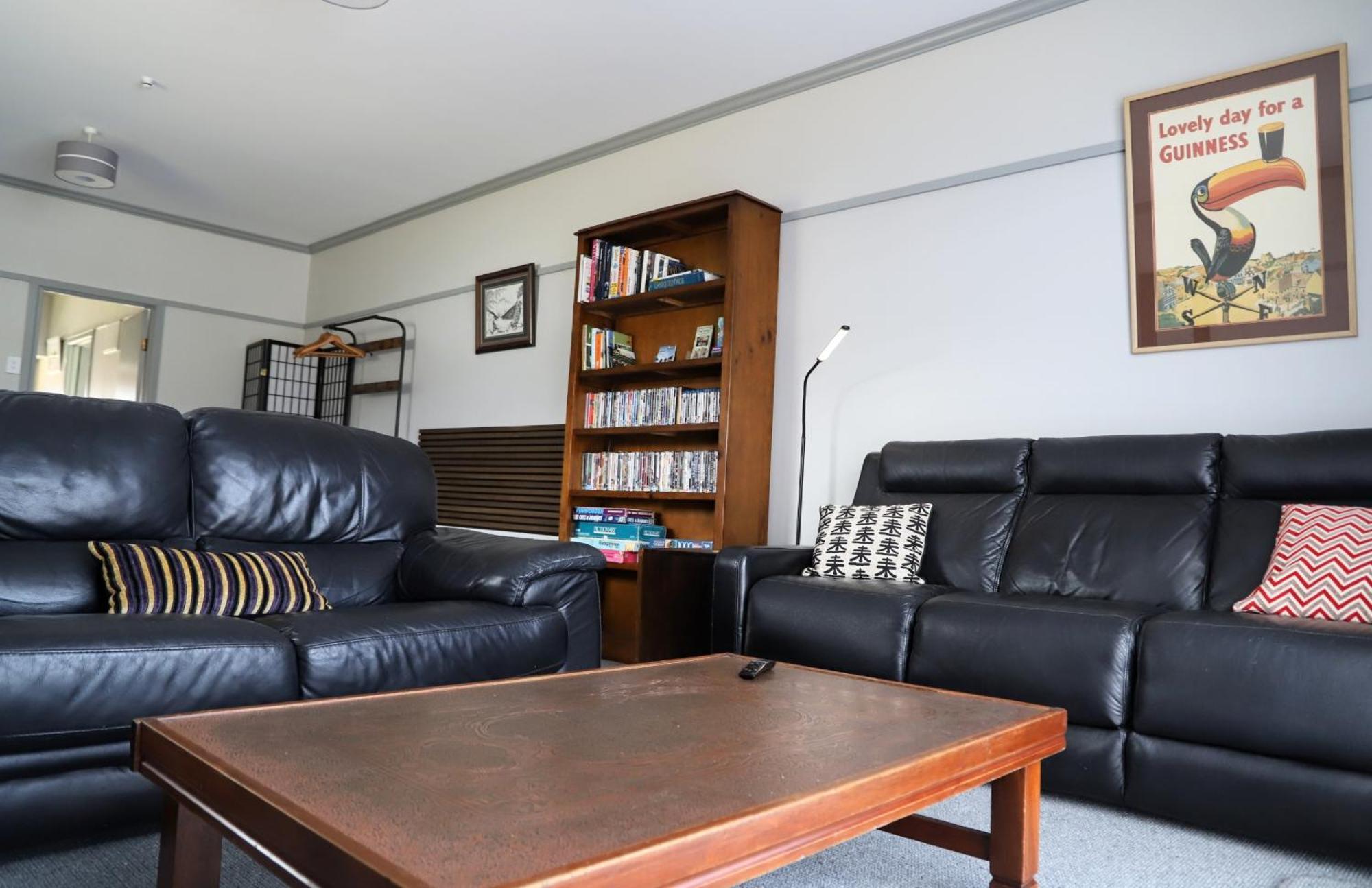 Catnap Cottage, Newly Renovated Manapouri Exterior photo